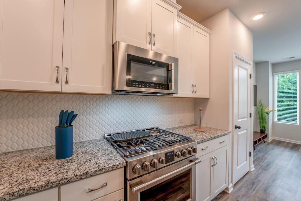 Uptown Charlotte Stay 3B 2B King Bed sleeps 8 view 5