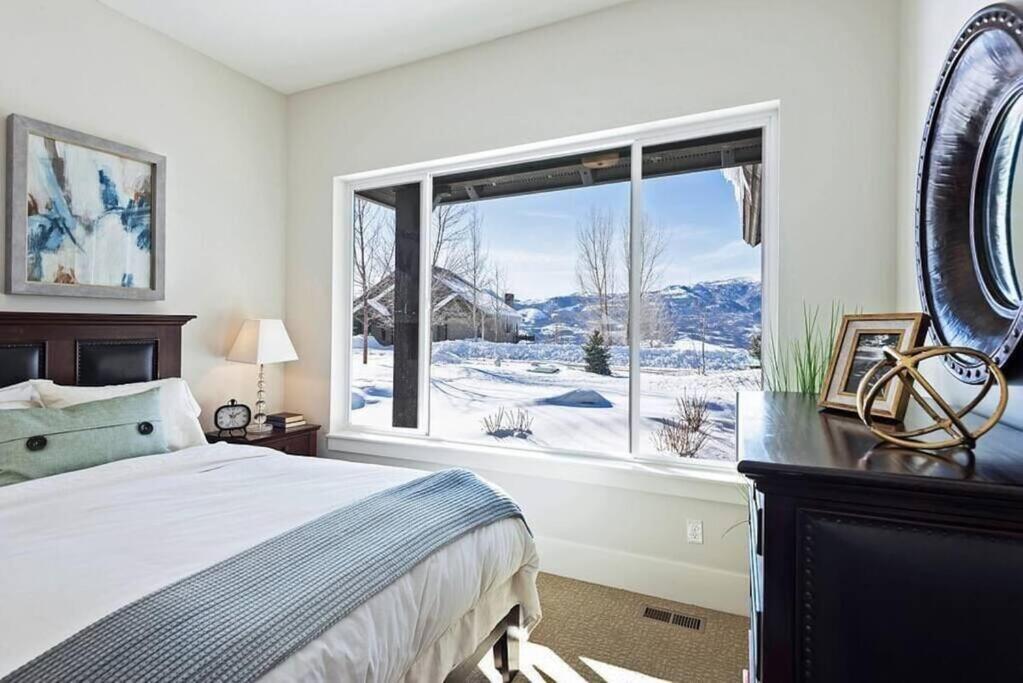 Mountain Zen TR2 Powder Mtn EscapeHot Tub Games view 5