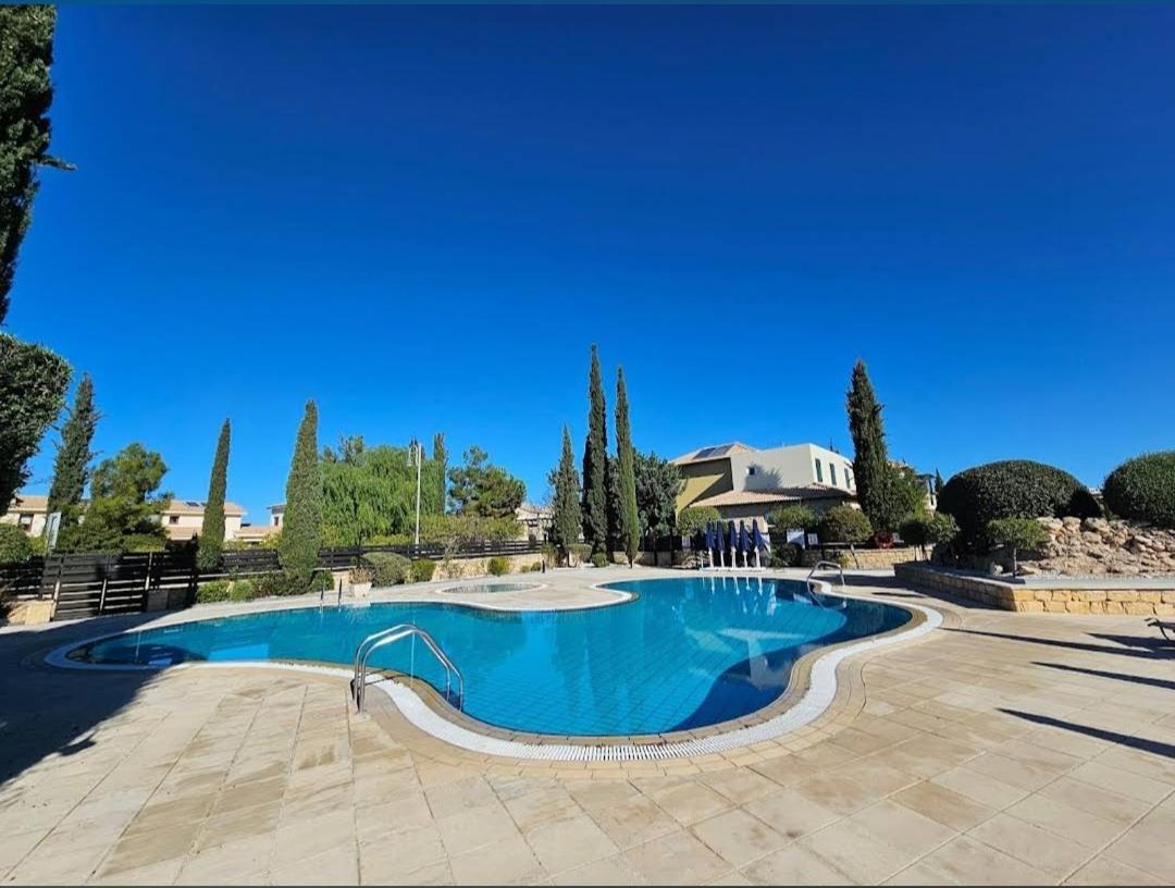 EXQUISITE GOLF VILLA with Sea, 8Tee, Green Views, in Aphrodite Hills Golf Resort