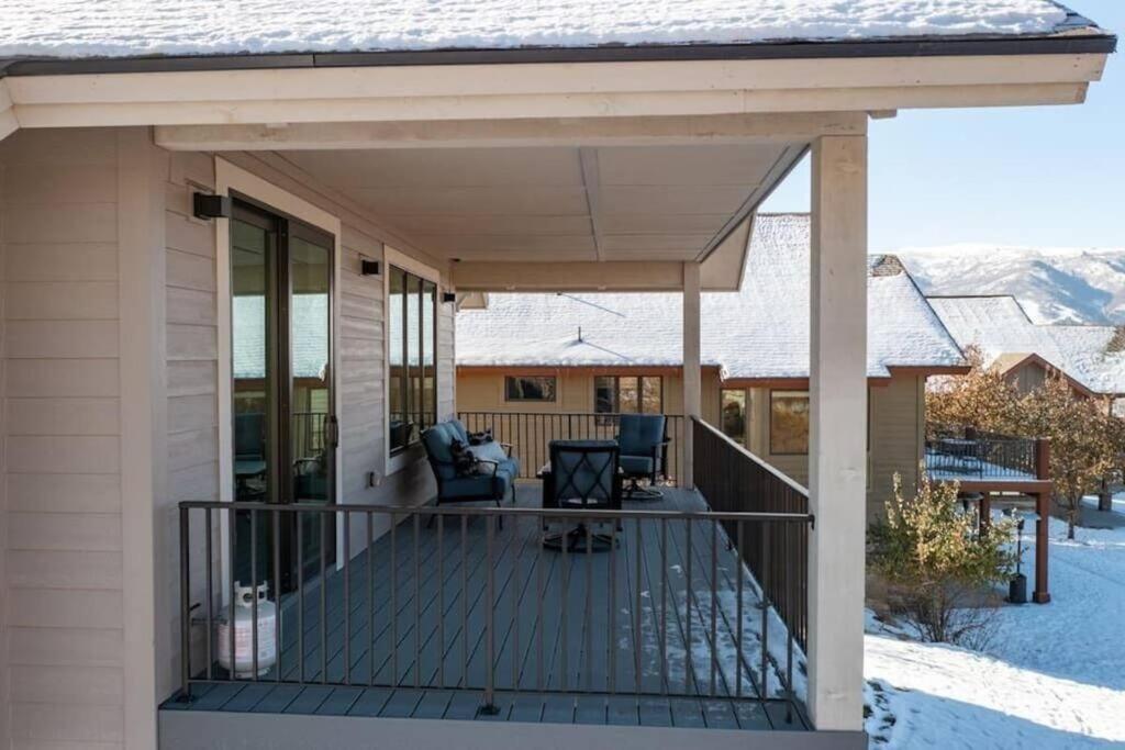 Powder Ridge Escape T4 Ski Retreat Hot Tub