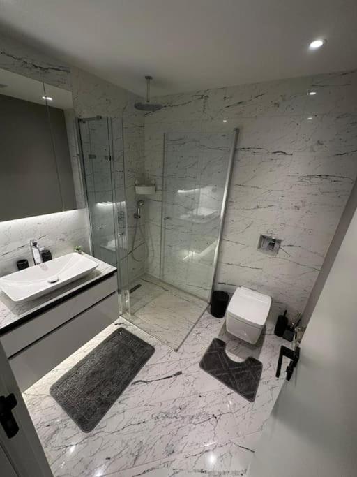 Modern Luxury apt at Sinpas Queen