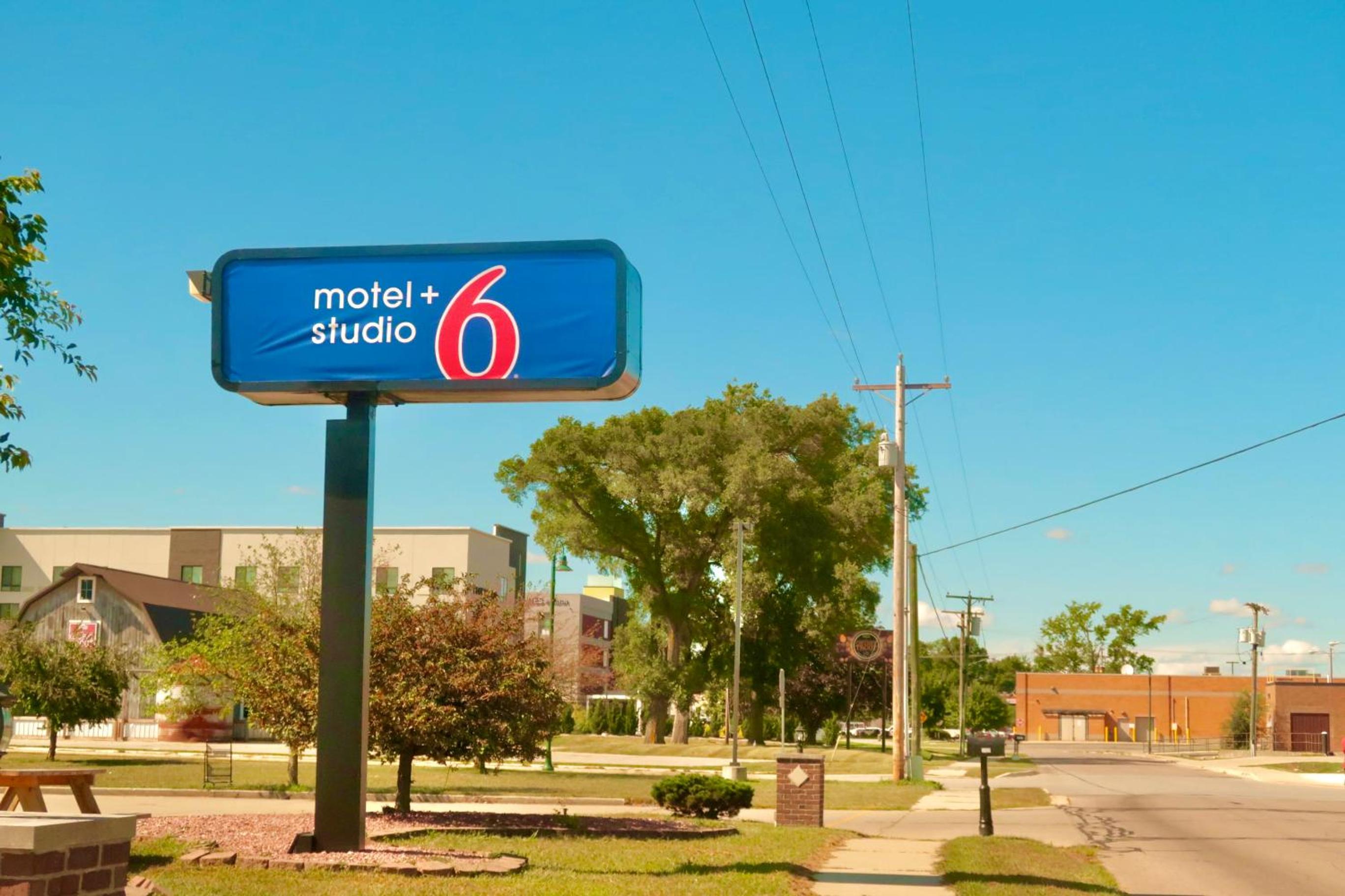 Studio 6 Suites Elkhart, IN view 2