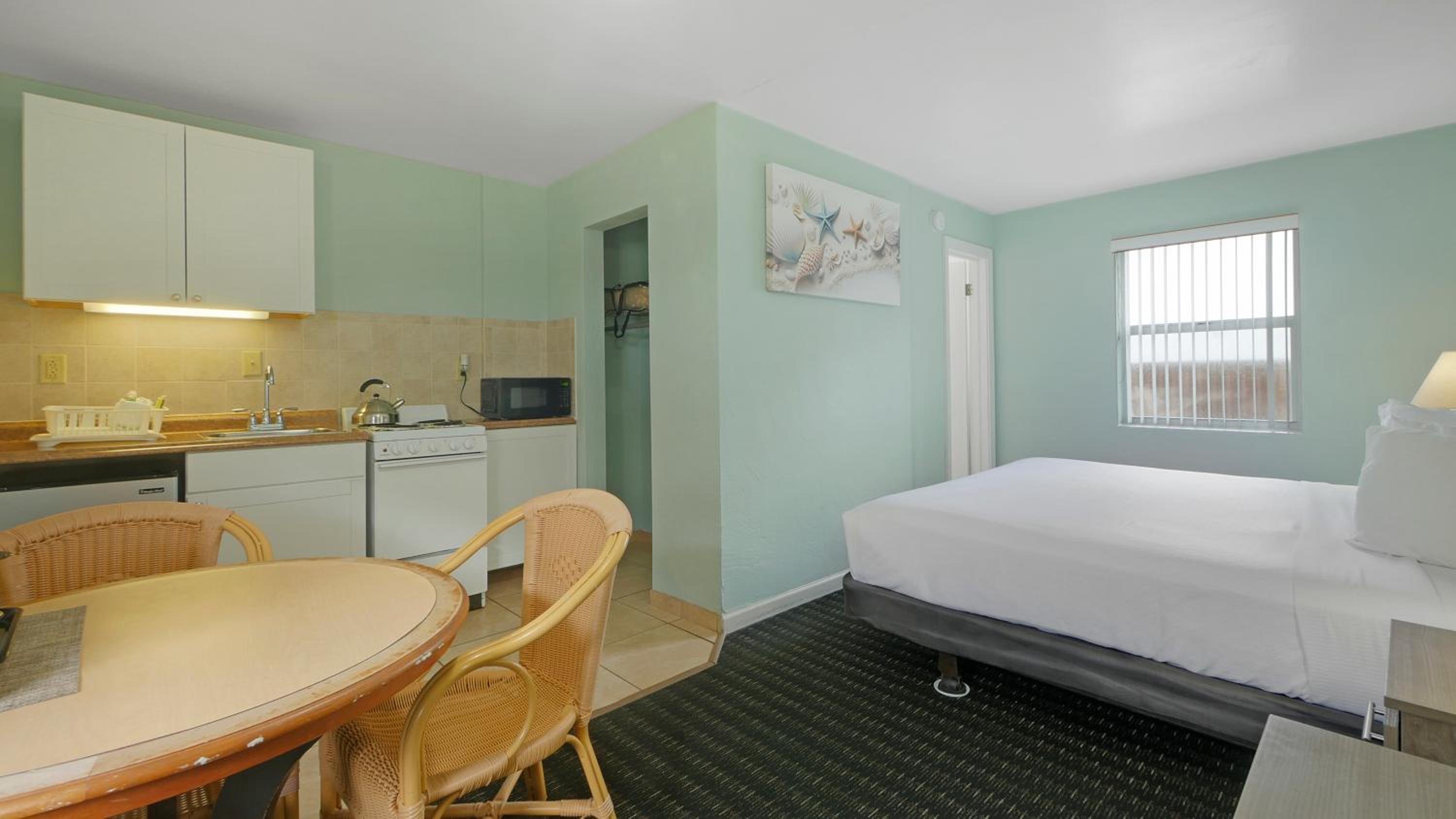 Ocean Court Beachfront Hotel