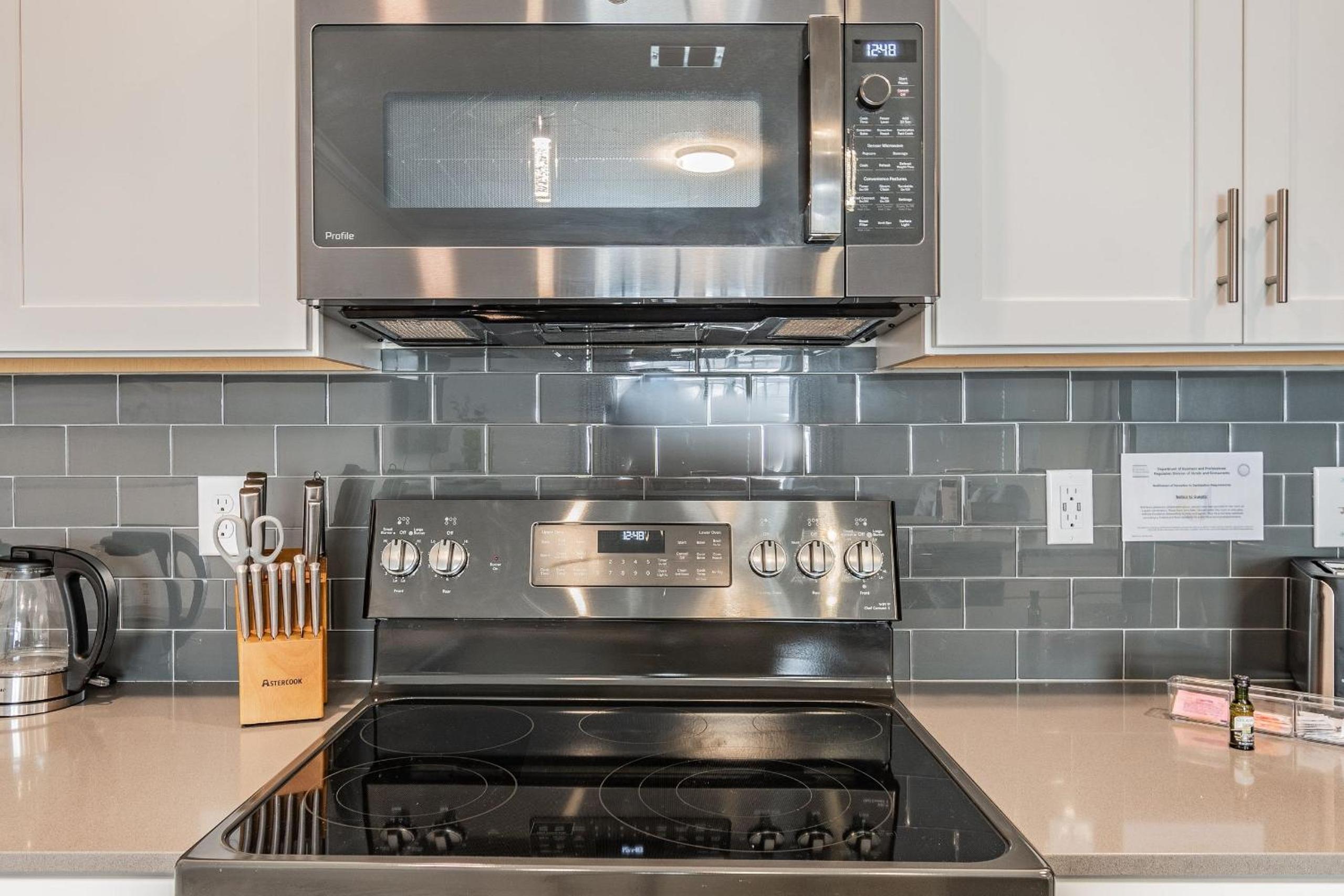 Luxury 4BD/3BA Home * Storey Lake *