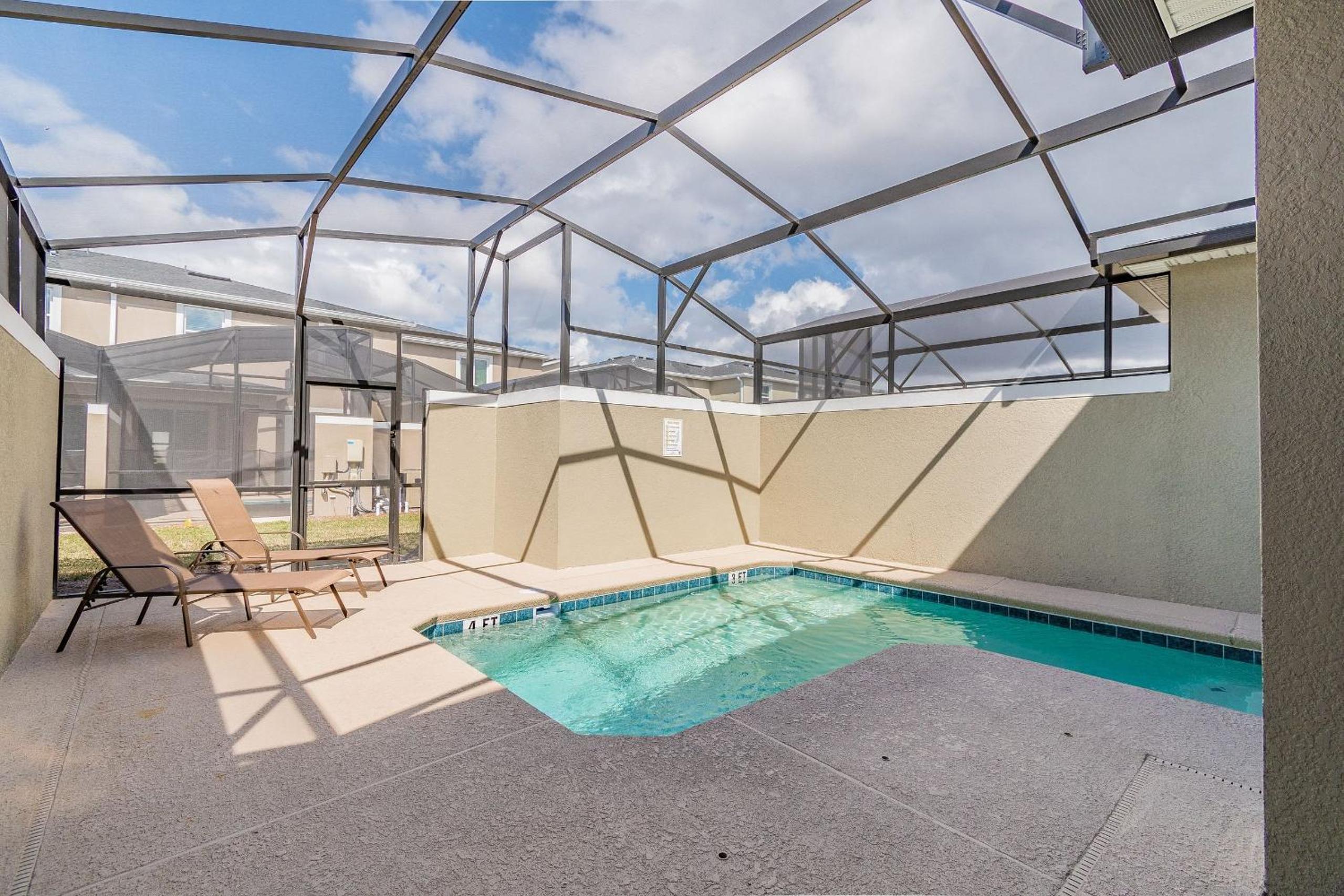 Luxury 4BD/3BA Home * Storey Lake *