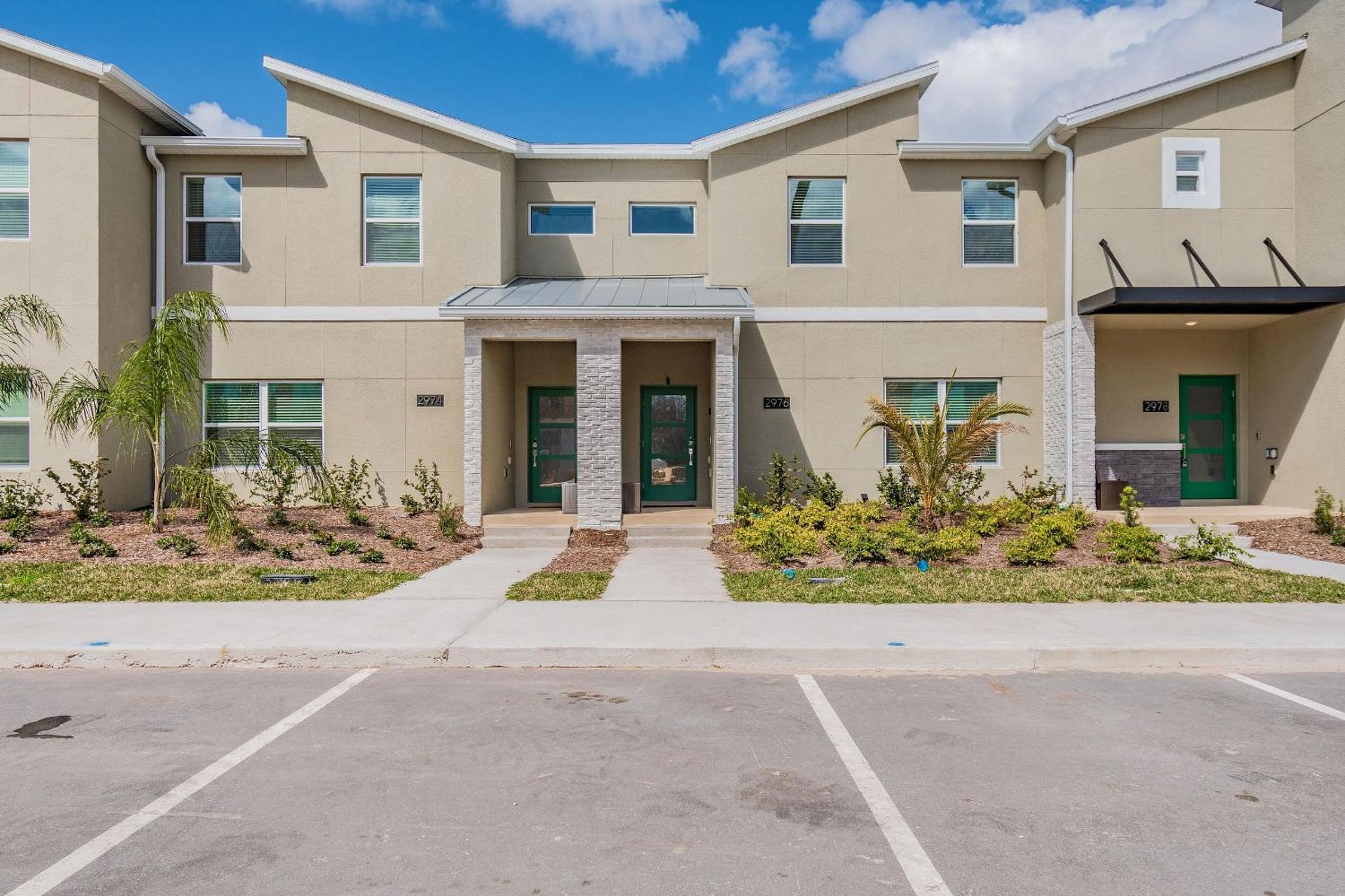 Luxury 4BD/3BA Home * Storey Lake *