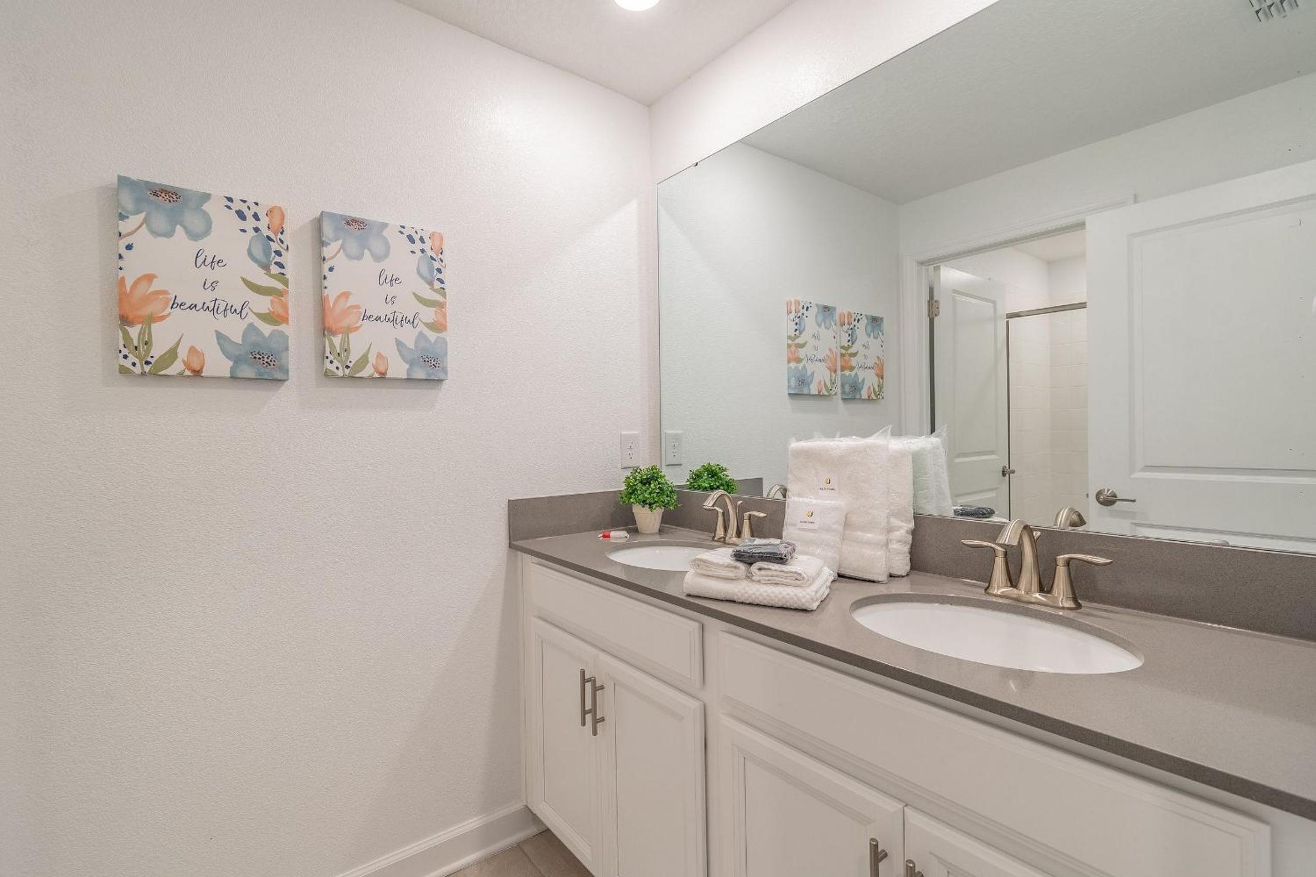Luxury 4BD/3BA Home * Storey Lake *