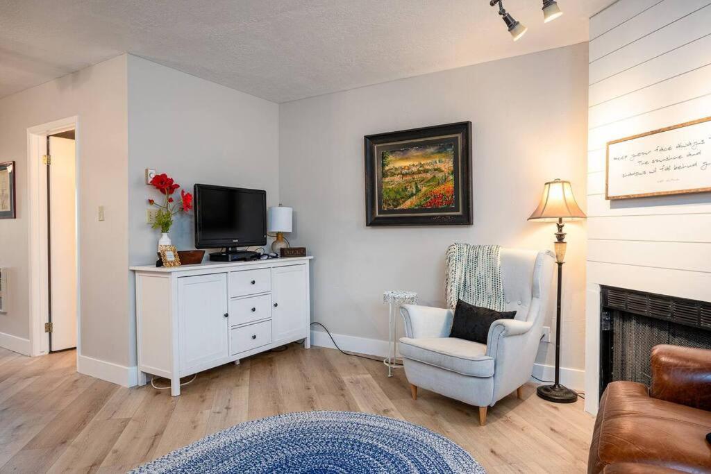 Creekside Comfort with Resort Amenities