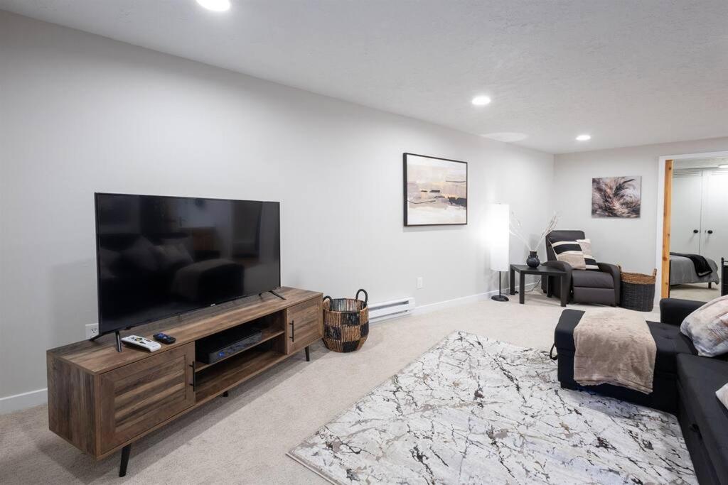 Luxuriously Contemporary Condo