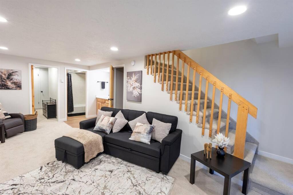Luxuriously Contemporary Condo