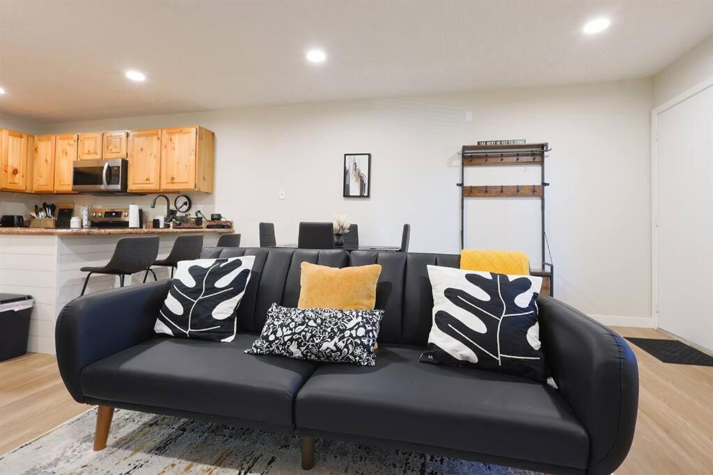 Luxuriously Contemporary Condo