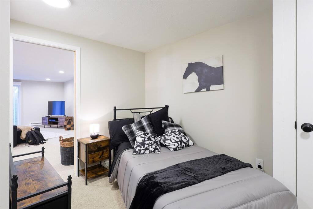 Luxuriously Contemporary Condo