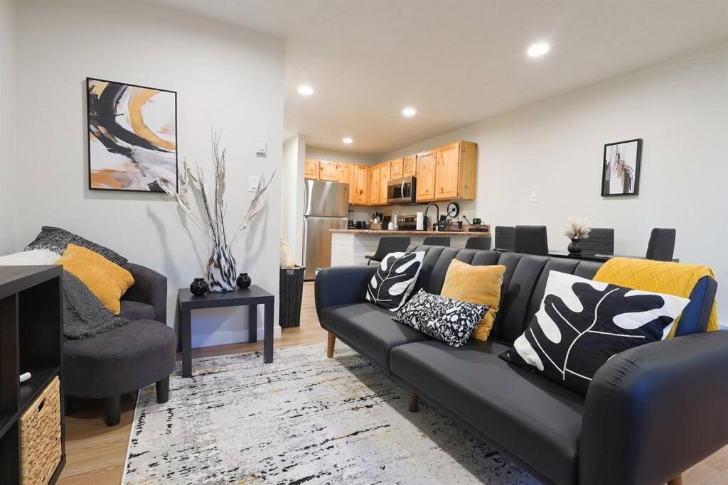 Luxuriously Contemporary Condo
