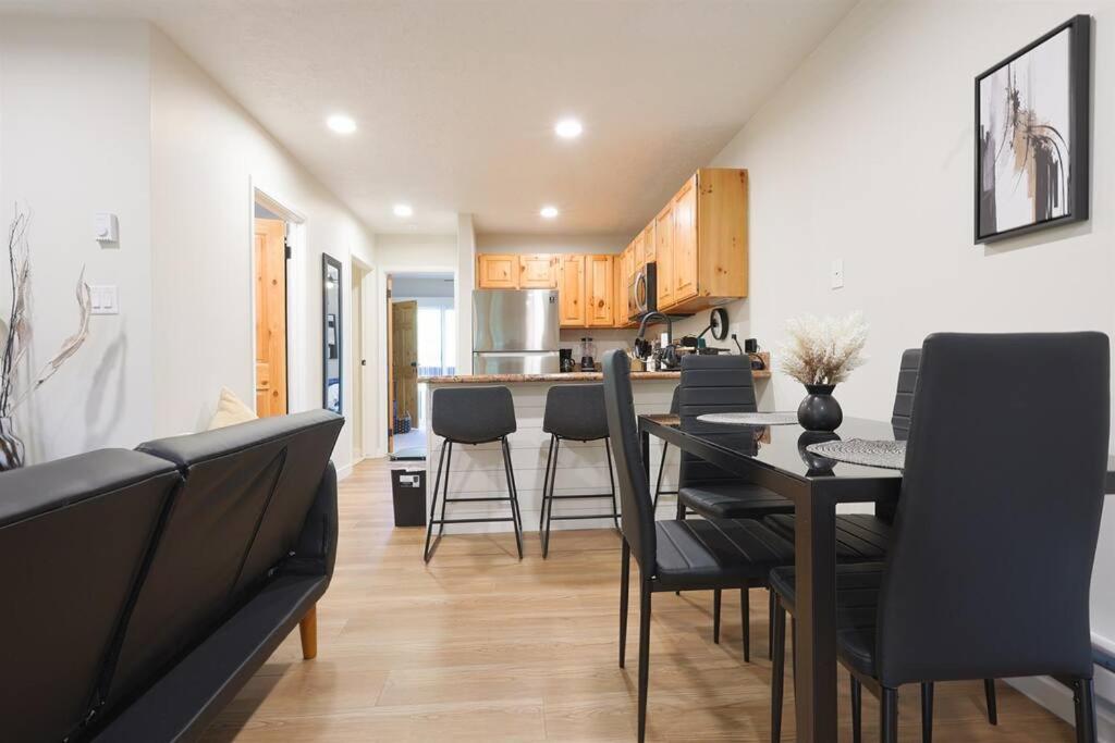 Luxuriously Contemporary Condo