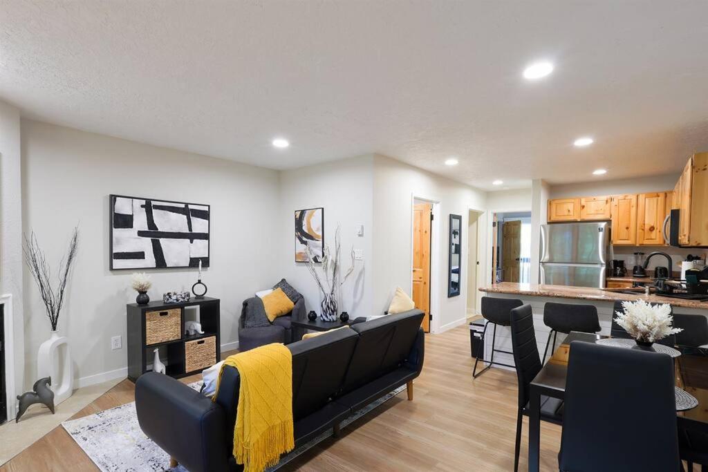 Luxuriously Contemporary Condo