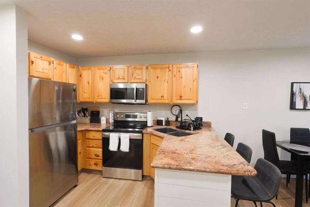 Luxuriously Contemporary Condo