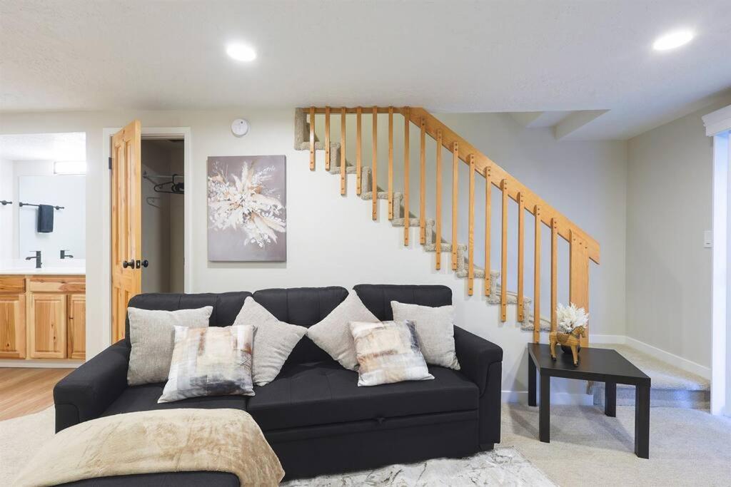 Luxuriously Contemporary Condo