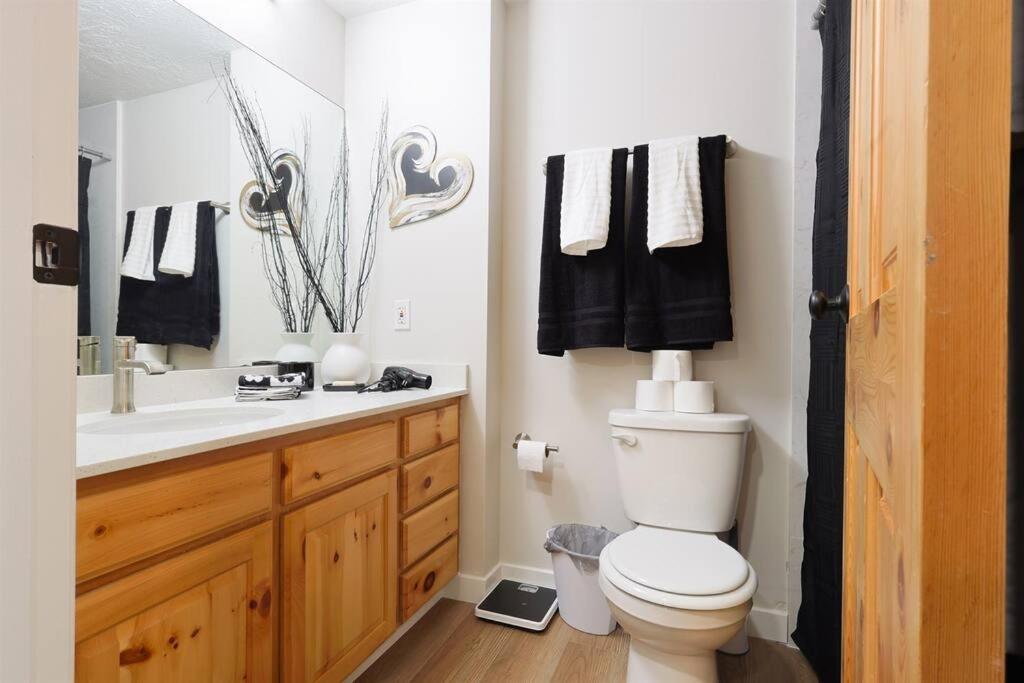 Luxuriously Contemporary Condo