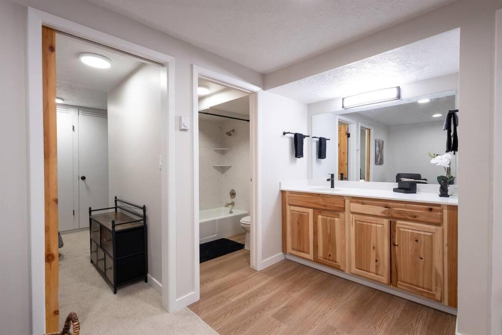 Luxuriously Contemporary Condo