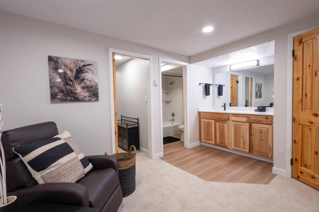 Luxuriously Contemporary Condo