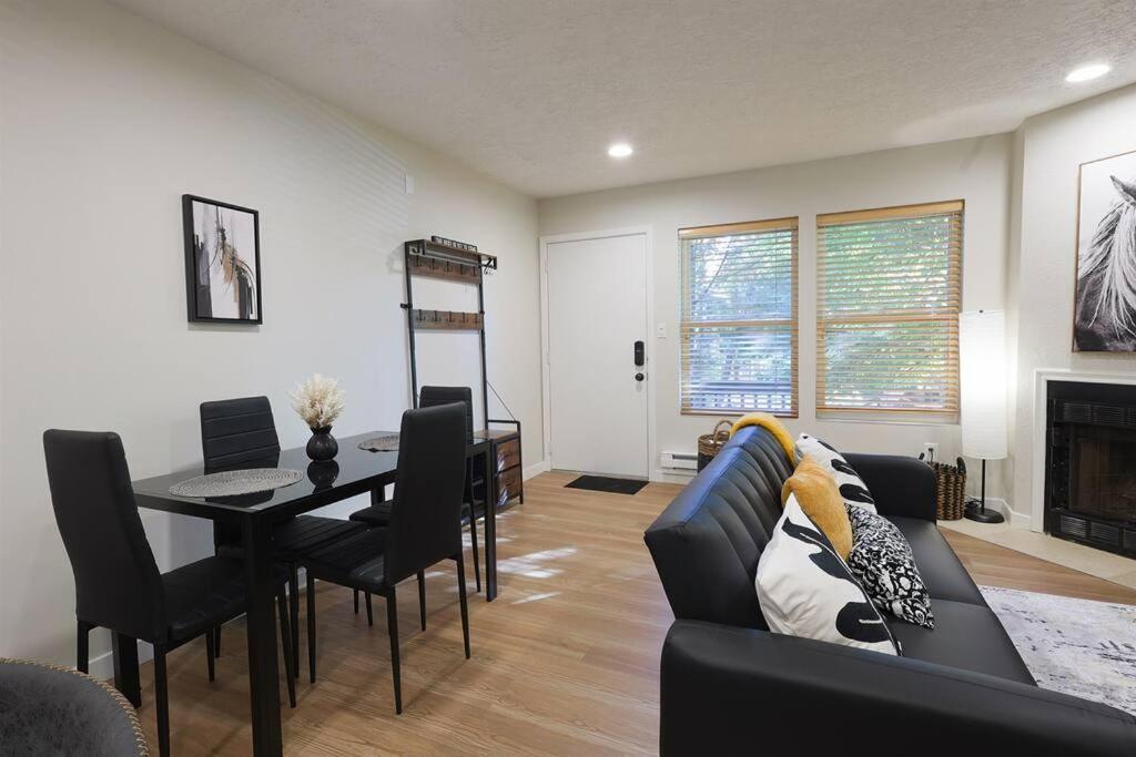 Luxuriously Contemporary Condo
