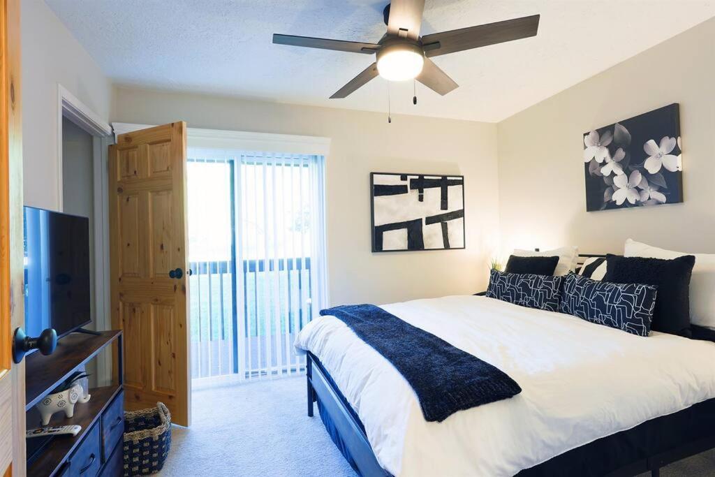 Luxuriously Contemporary Condo