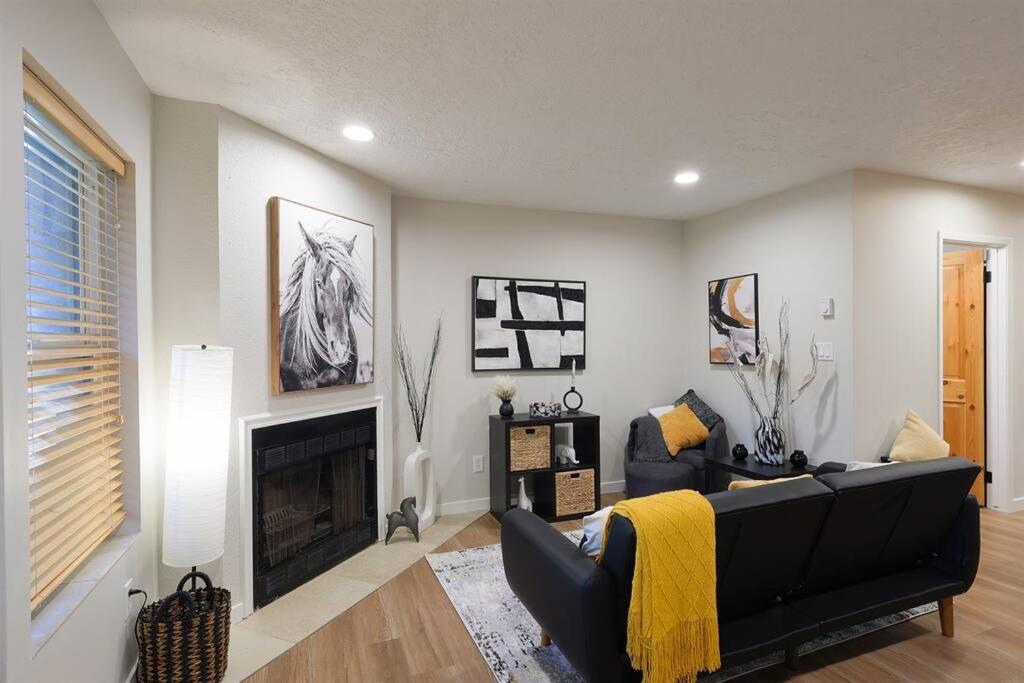 Luxuriously Contemporary Condo