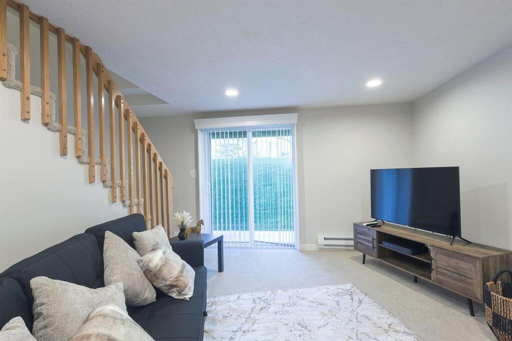 Luxuriously Contemporary Condo