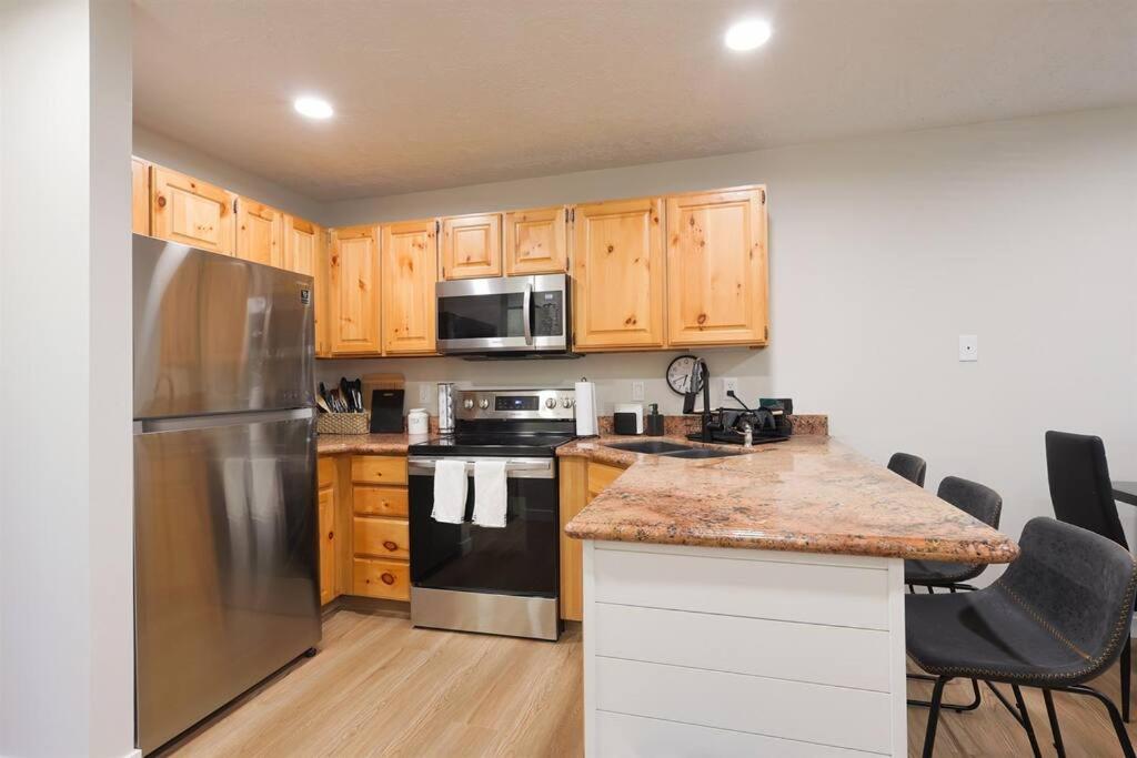 Luxuriously Contemporary Condo