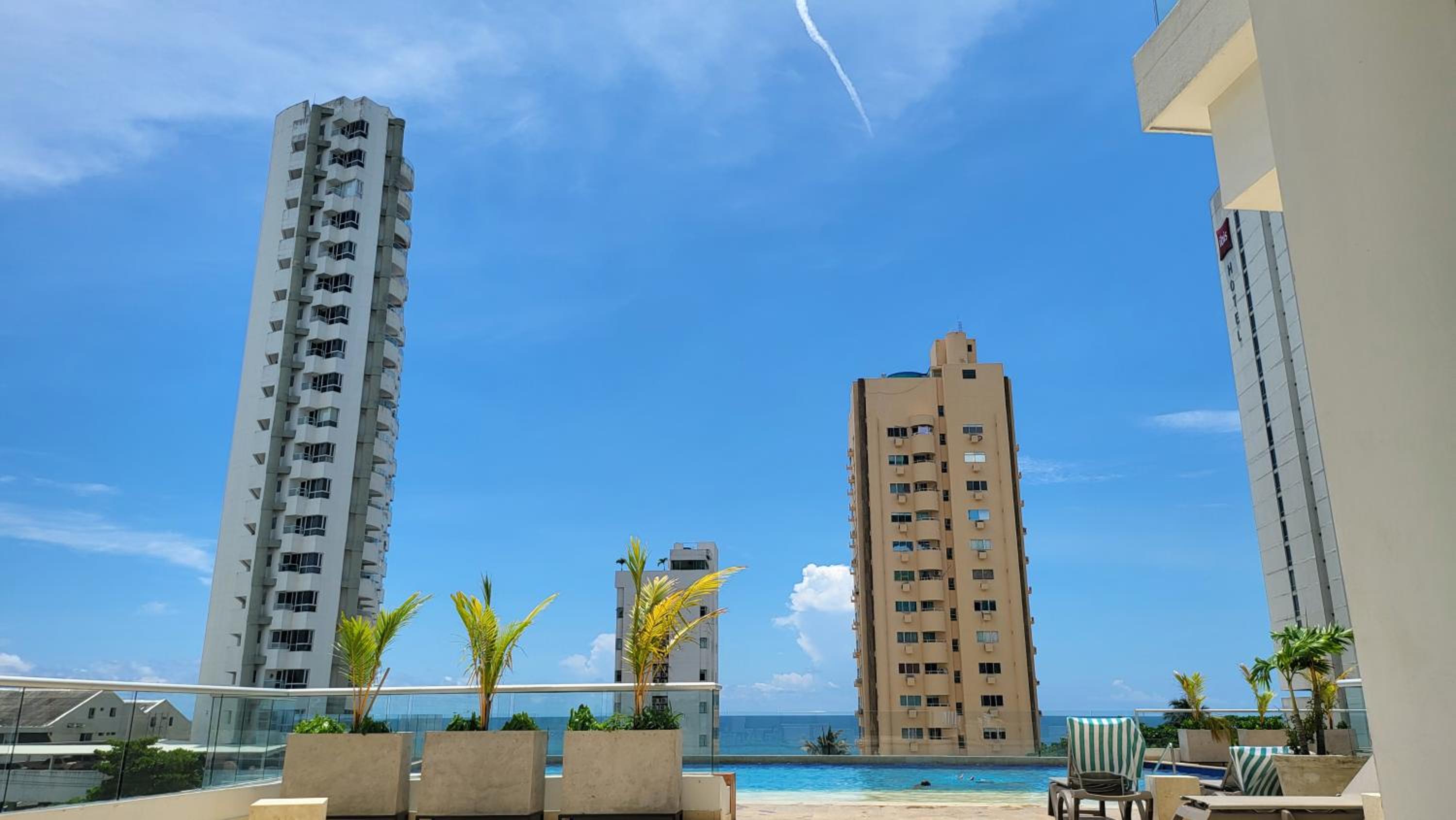 Duplex de Lujo nuevo con vista increible al centro y la playa