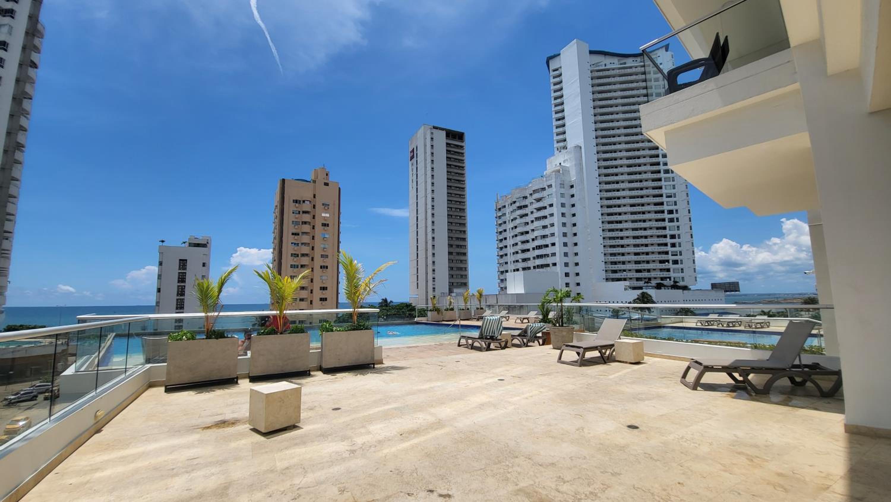 Duplex de Lujo nuevo con vista increible al centro y la playa