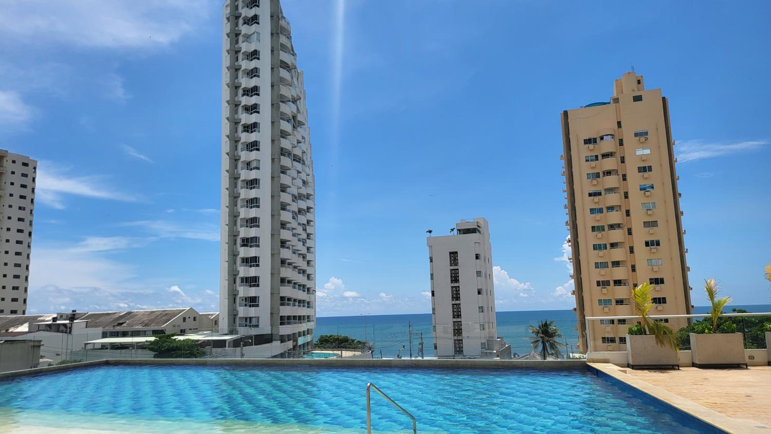 Duplex de Lujo nuevo con vista increible al centro y la playa
