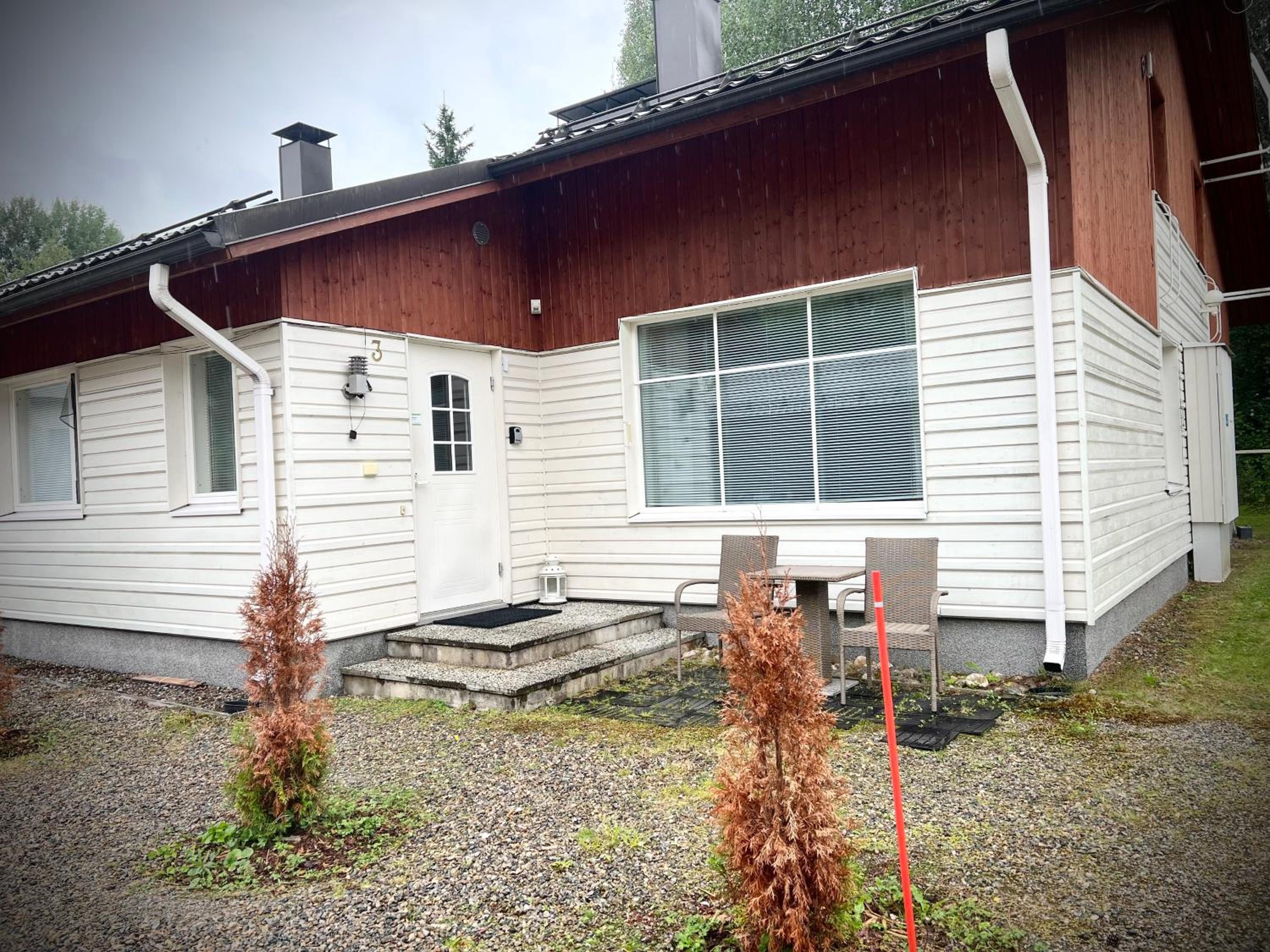 Kulta Villa, keskellä Vuokattia sisältyy Sauna, ilmainen Pysäköinti, Wi-Fi, 65smartTV, oma pieni piha alue, sopii perheille