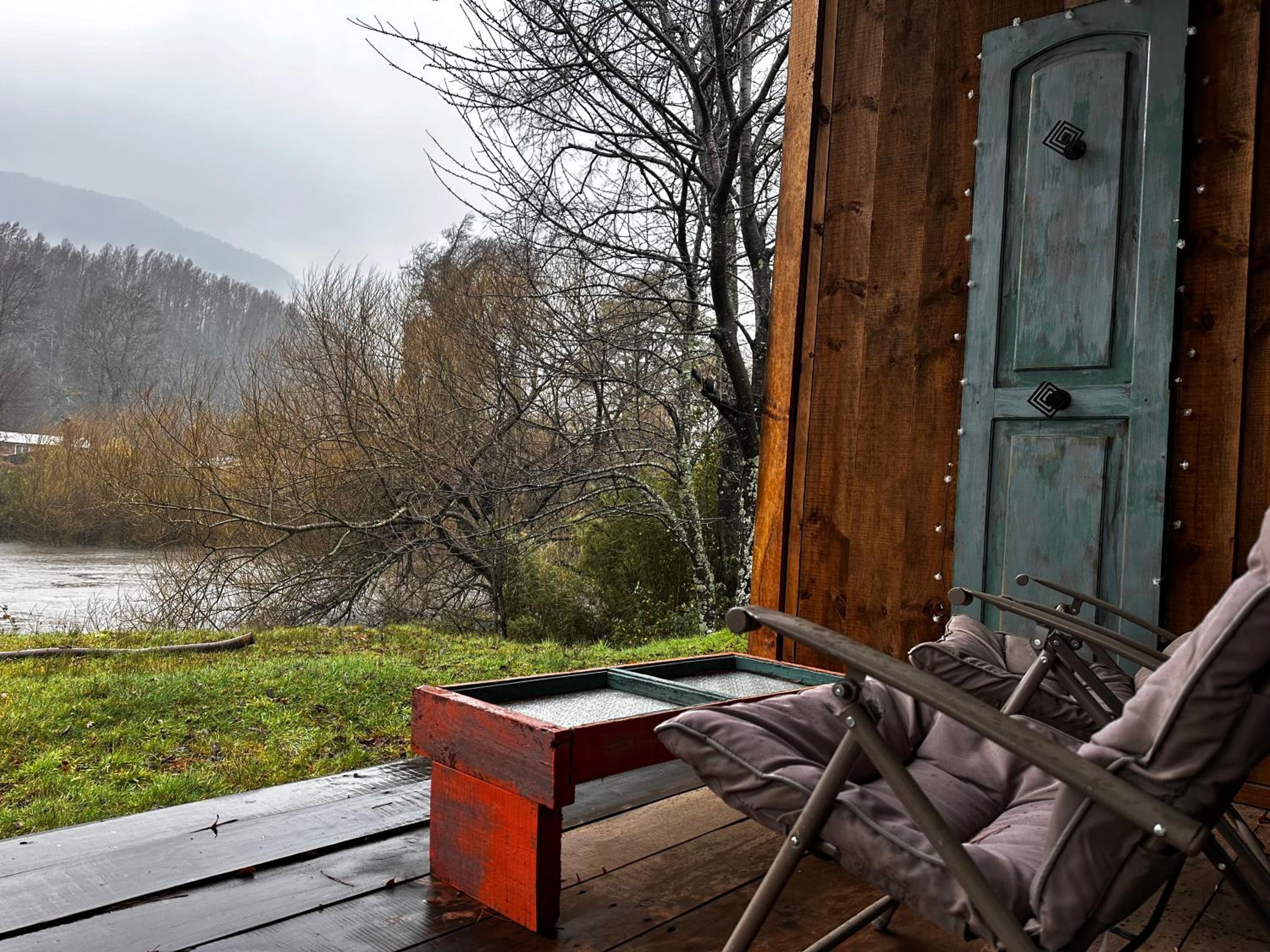 Lugar junto al Rio Pucón, Termas