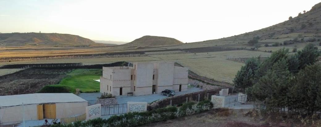 ENZAHA CASTLE l view 3