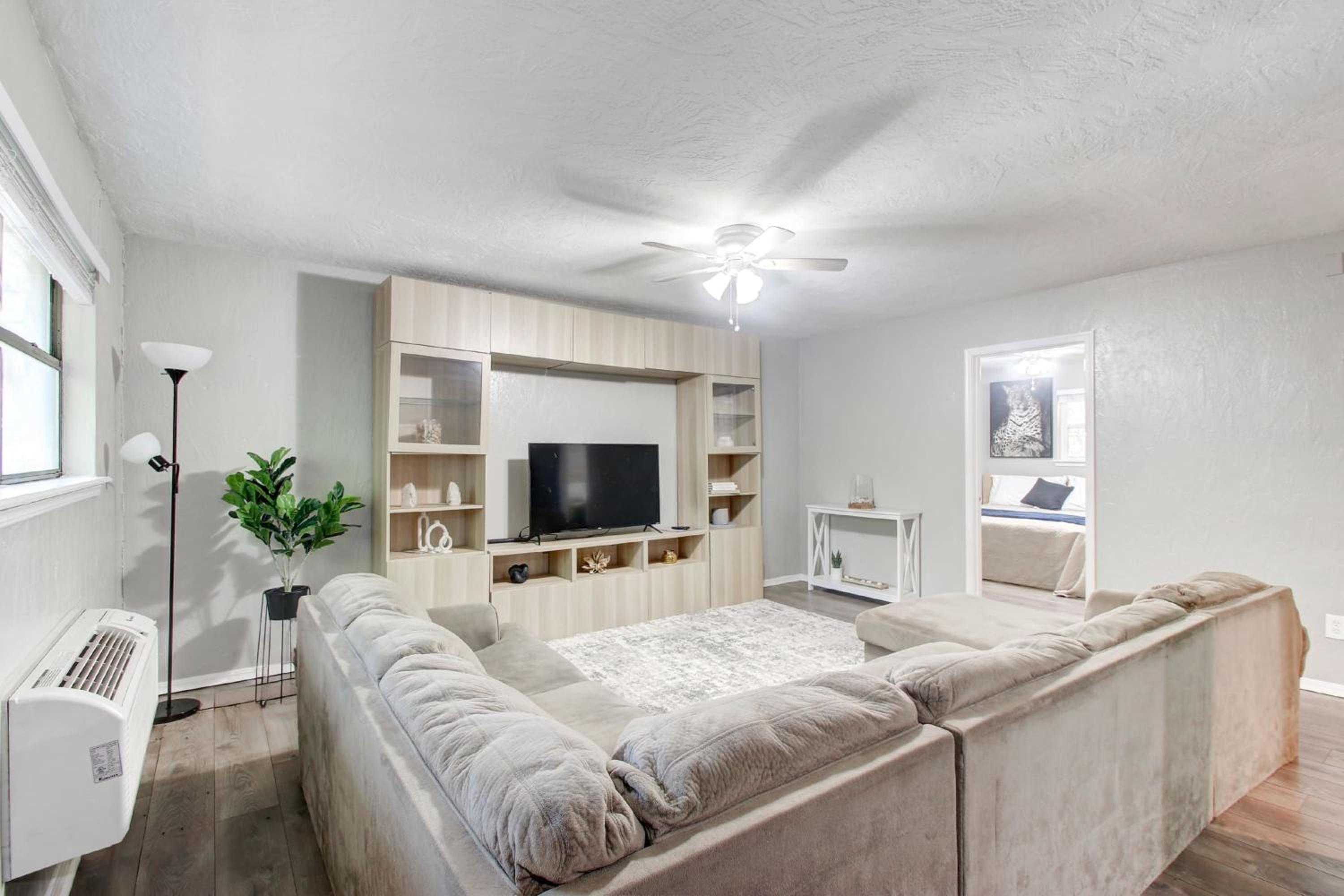 Cozy Home Near Downtown Lawton view 3