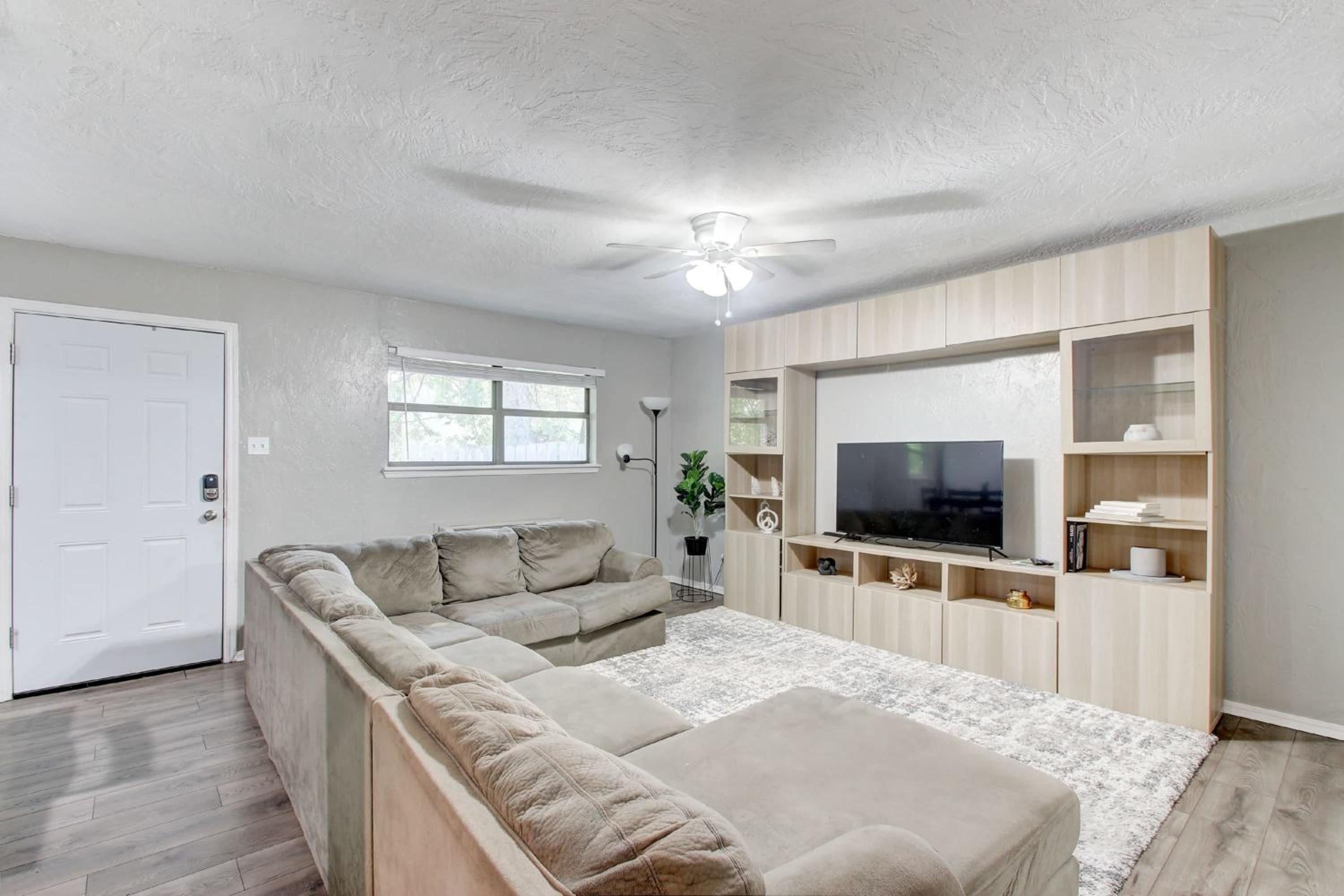 Cozy Home Near Downtown Lawton view 4