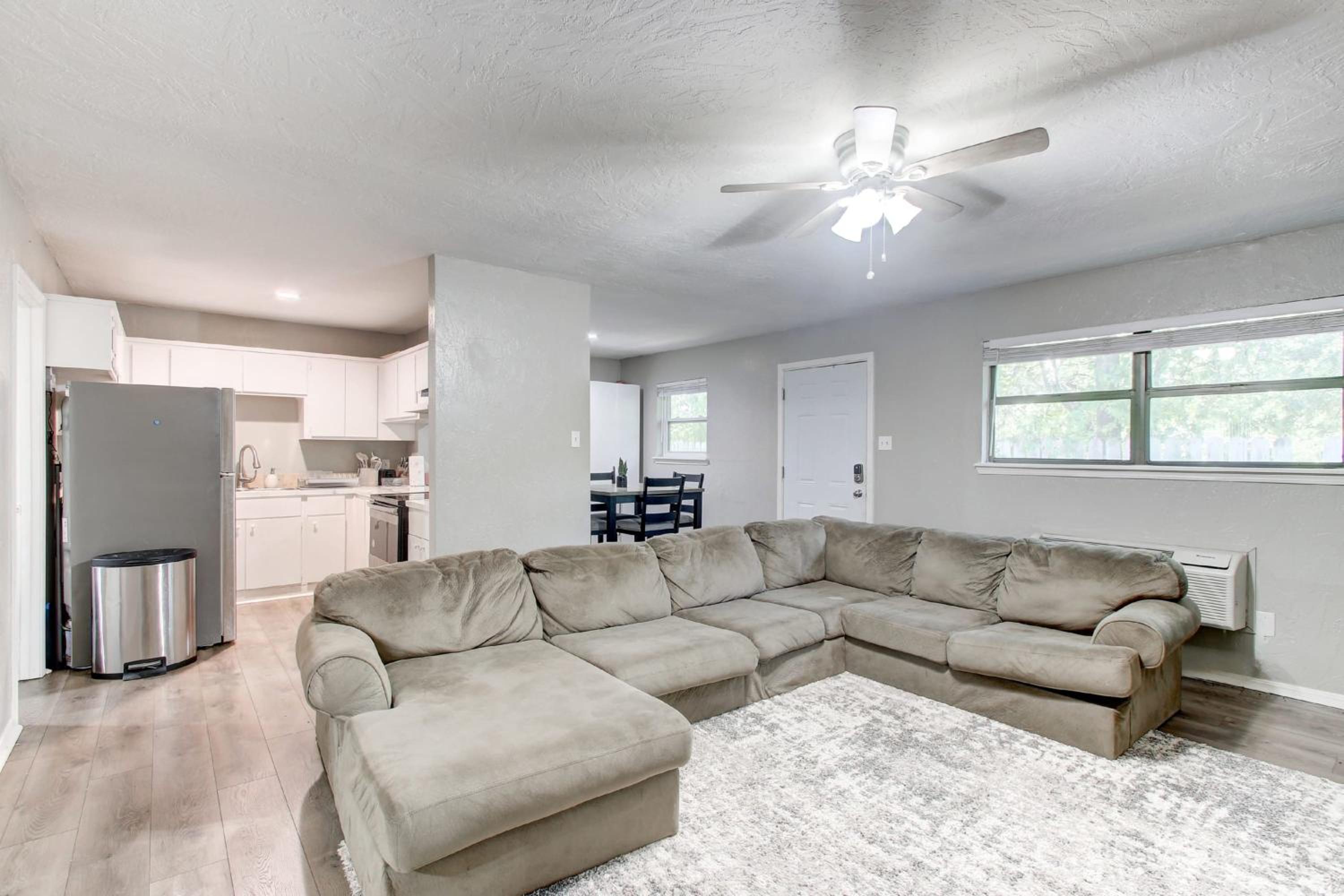 Cozy Home Near Downtown Lawton view 5