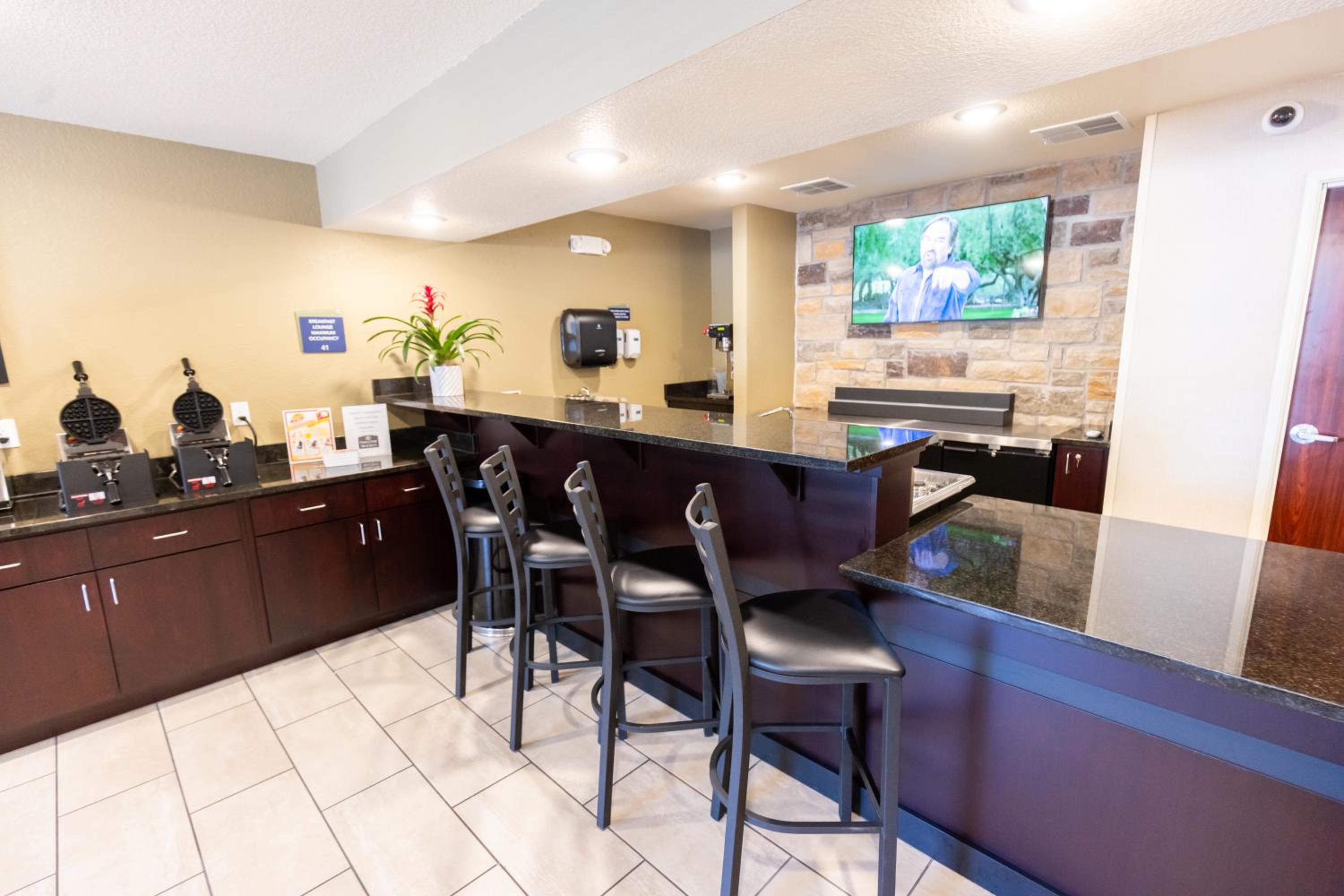 Cobblestone Inn & Suites - Winters view 3