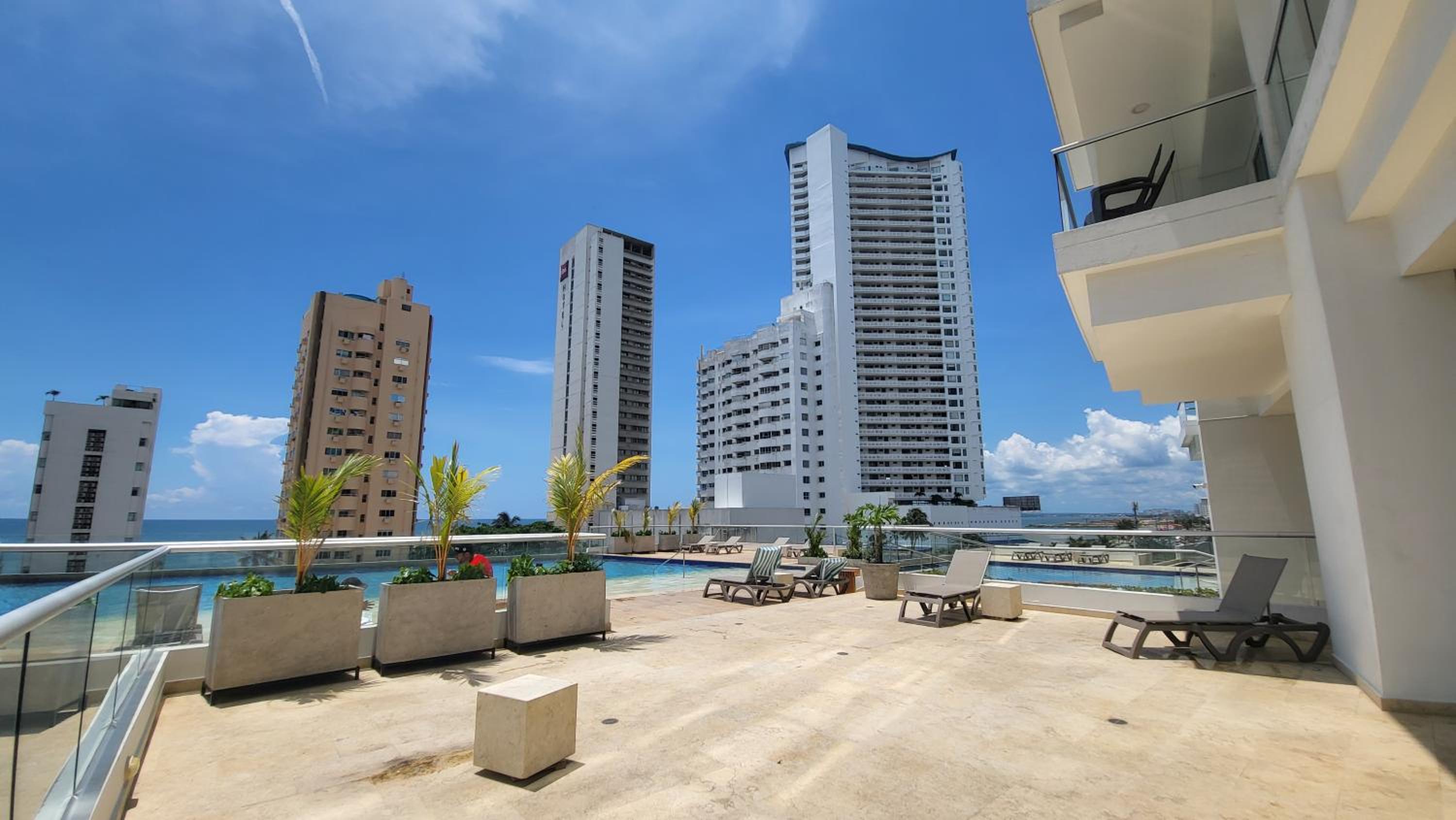 Duplex de Lujo nuevo con vista increible al centro y la playa