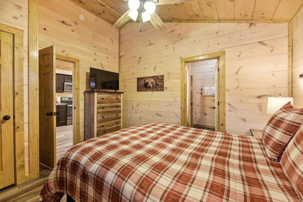 4BD-2BH-Pool Community-Hottub-Parking-Wifi view 5