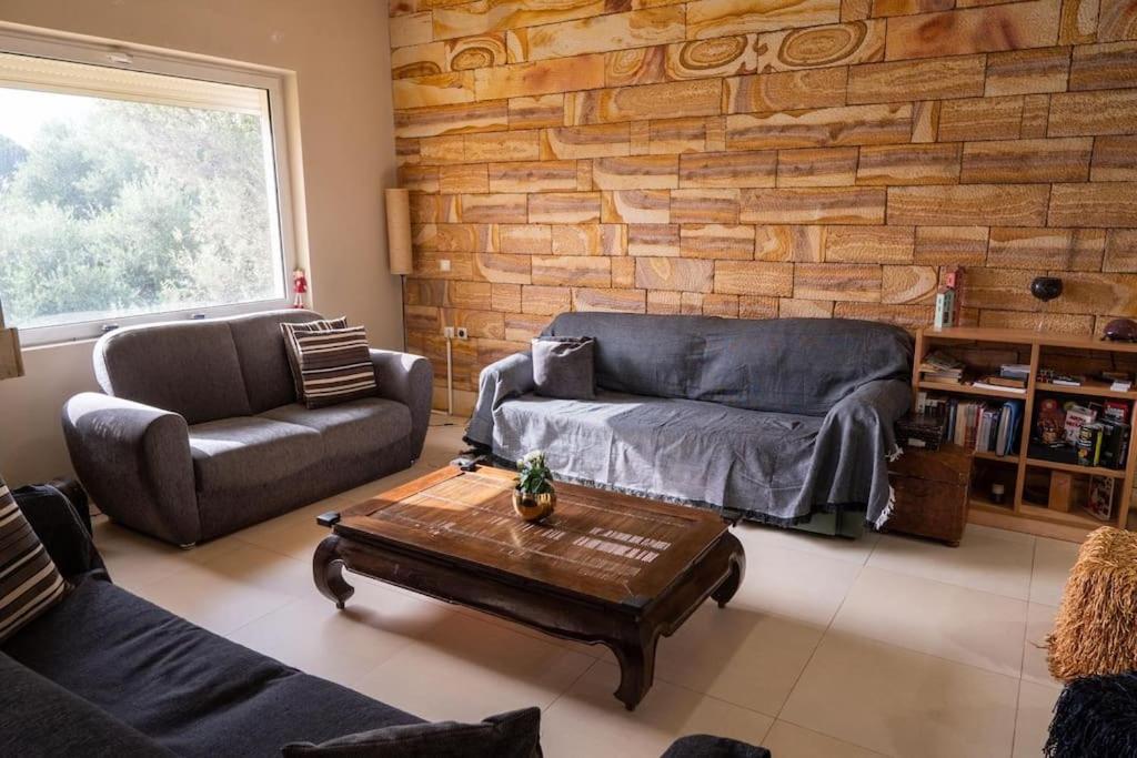 Angela quiet, modern house