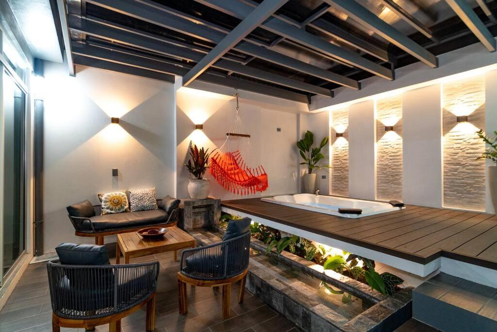 Amara House Arenal Central location
