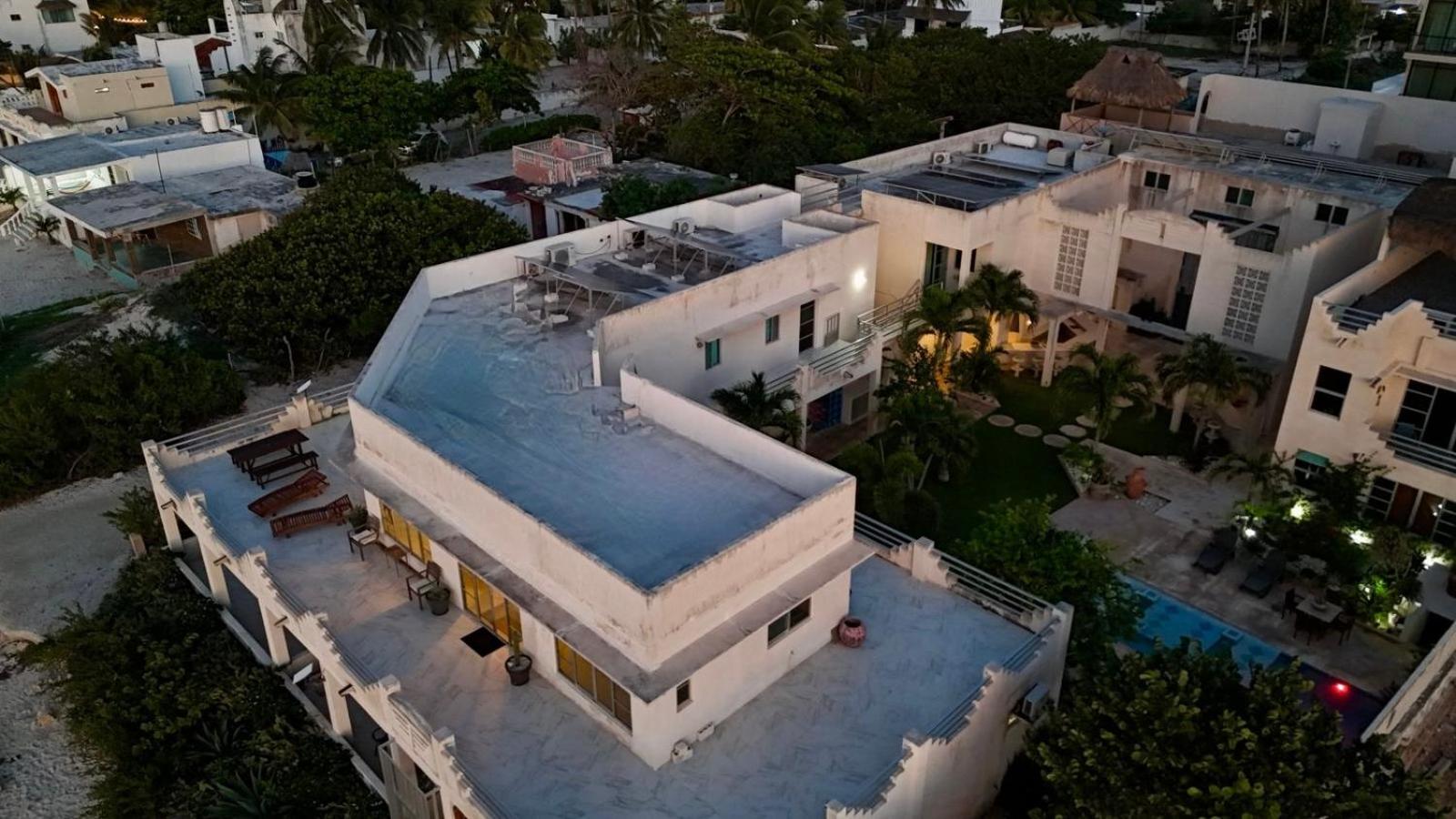 Deco Beach Villa 1 Beachfront