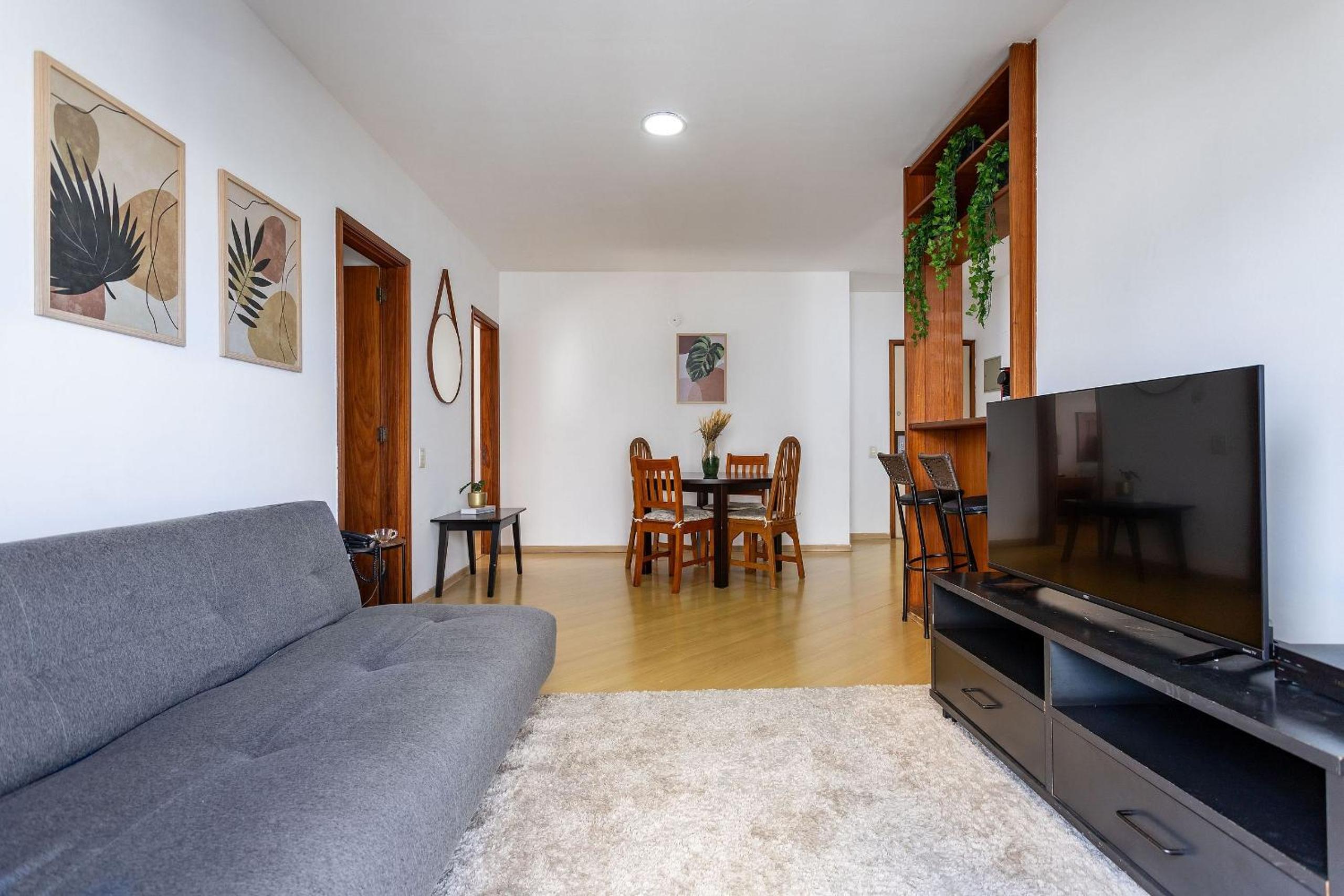 (1006) Apartment with 2 Suites and View of Christ