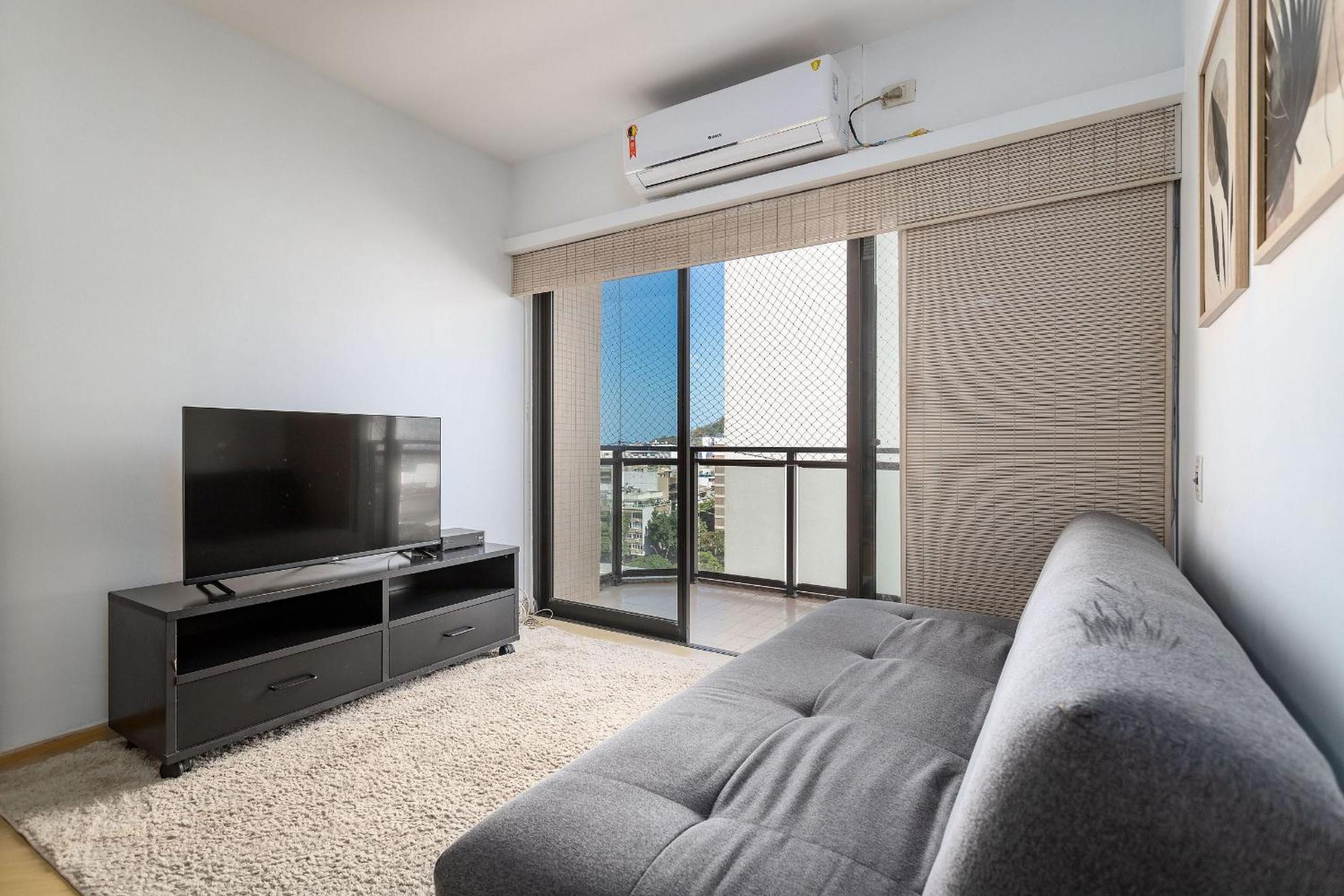 (1006) Apartment with 2 Suites and View of Christ