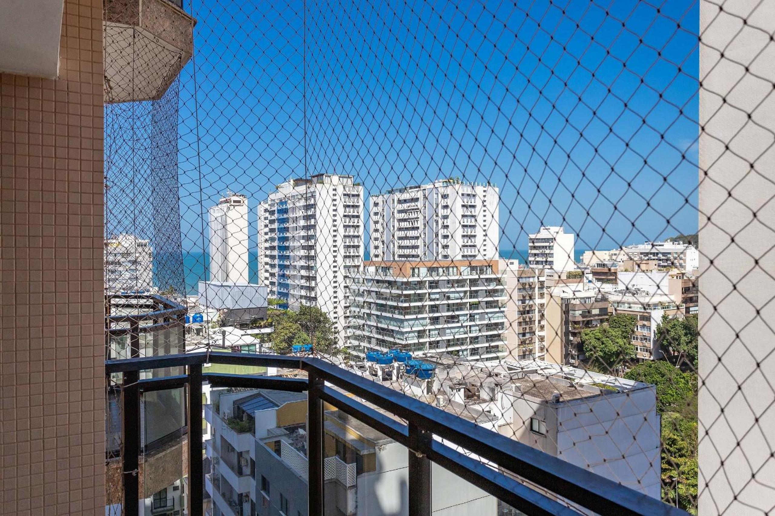 (1006) Apartment with 2 Suites and View of Christ