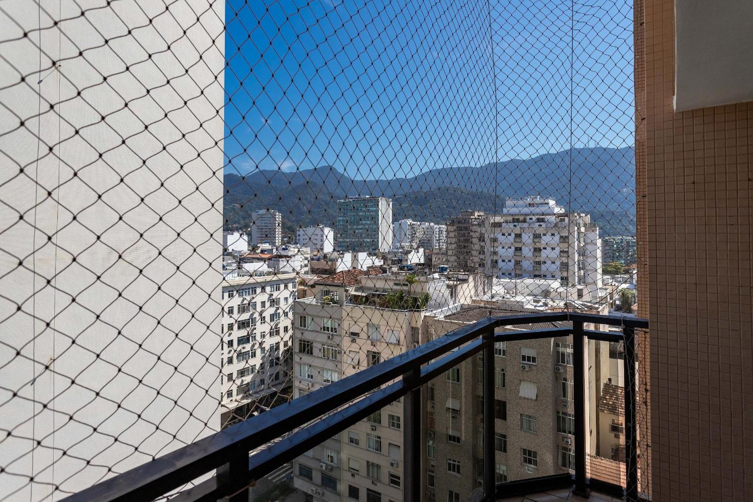 (1006) Apartment with 2 Suites and View of Christ