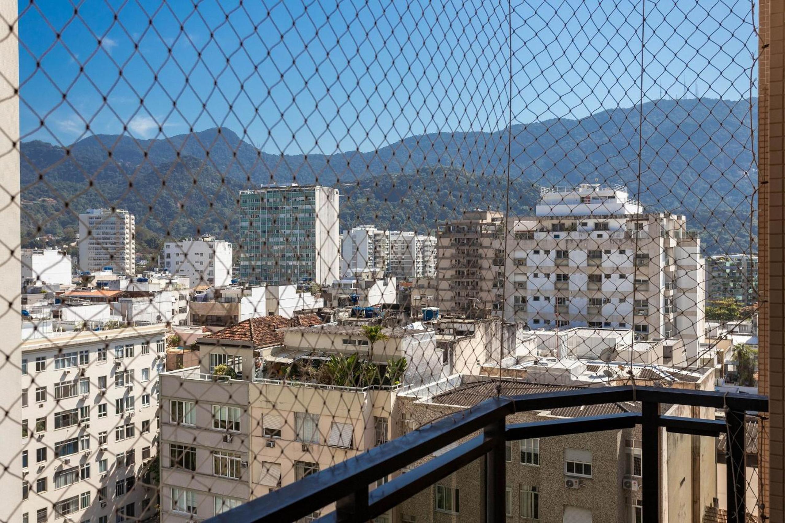 (1006) Apartment with 2 Suites and View of Christ