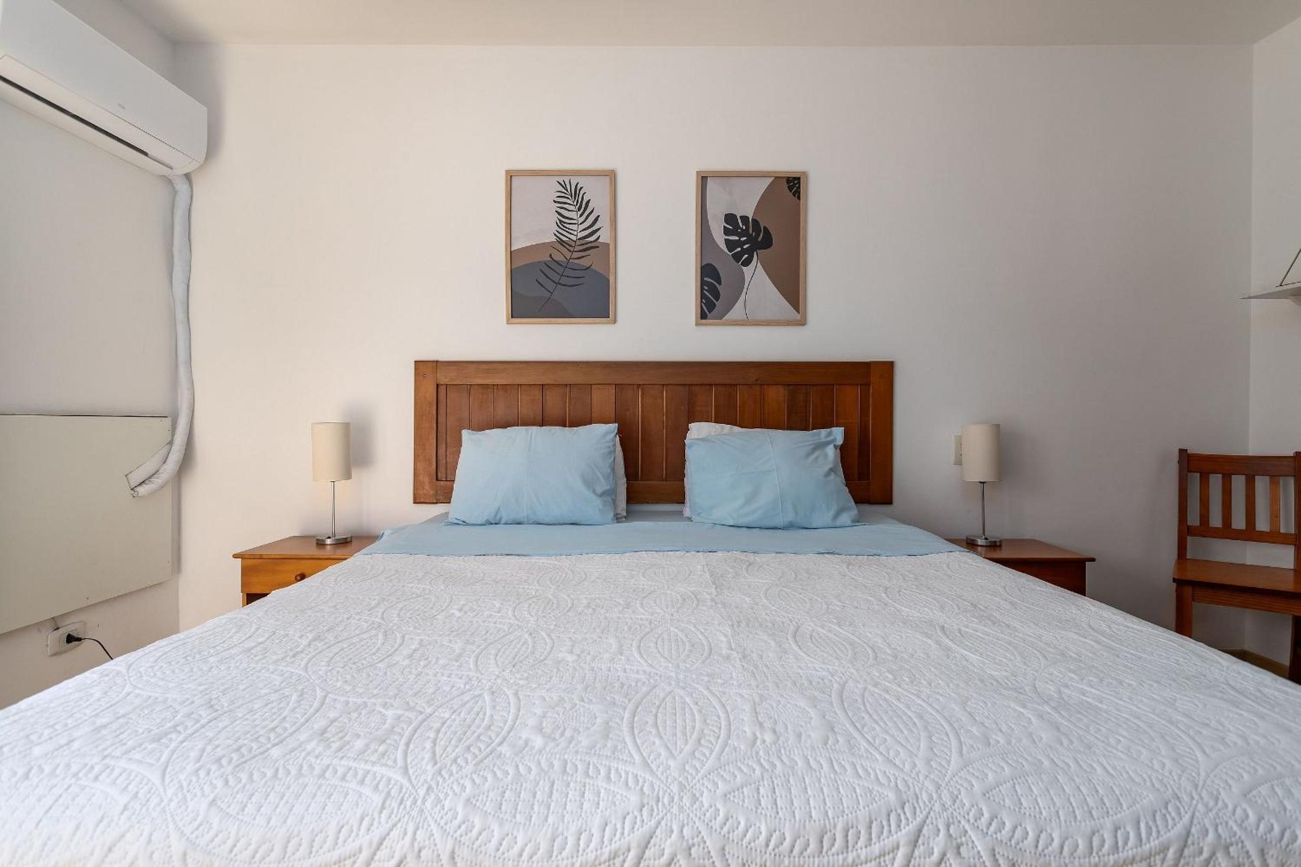(1006) Apartment with 2 Suites and View of Christ